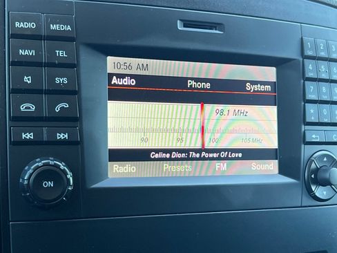 Used 2018 Mercedes-Benz Metris Passenger image 22