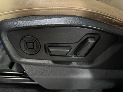 Used 2024 Audi Q7 3.0T Prestige image 14