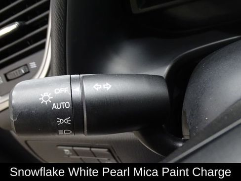 Used 2018 MAZDA MAZDA3 Touring image 12