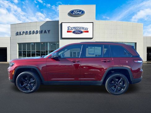 Used 2023 Jeep Grand Cherokee Altitude image 9