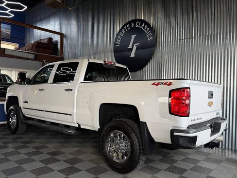 Used 2018 Chevrolet Silverado 3500 High Country AWD/4WD image 3