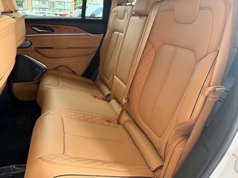 Used 2022 Jeep Grand Cherokee Summit AWD/4WD image 25
