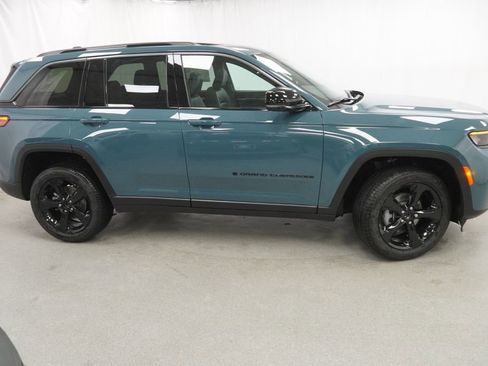 New 2026 Jeep Grand Cherokee Limited w/ Limited Altitude Package image 8
