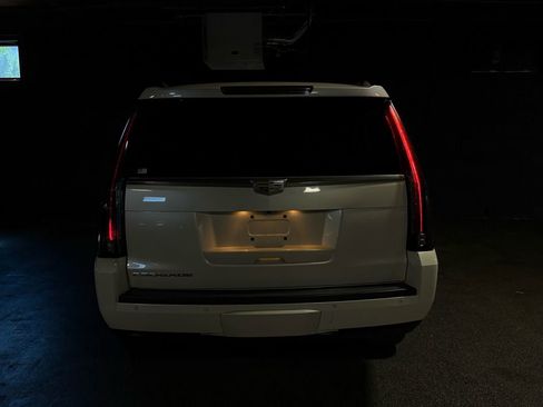 Used 2015 Cadillac Escalade Luxury AWD/4WD image 5