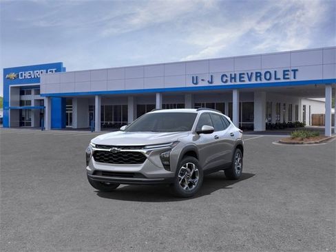 New 2025 Chevrolet Trax LT w/ Driver Confidence Package image 8