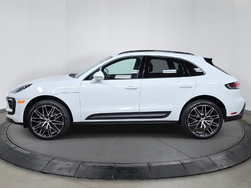 Certified 2026 Porsche Macan AWD/4WD image 2
