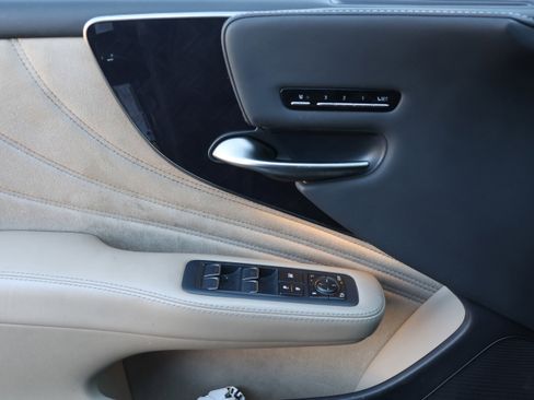 Used 2022 Lexus LS 500 image 12