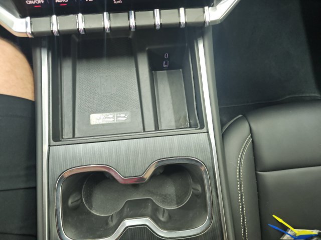 Used 2026 GMC Acadia Elevation w/ Elevation Premium Package FWD image 11