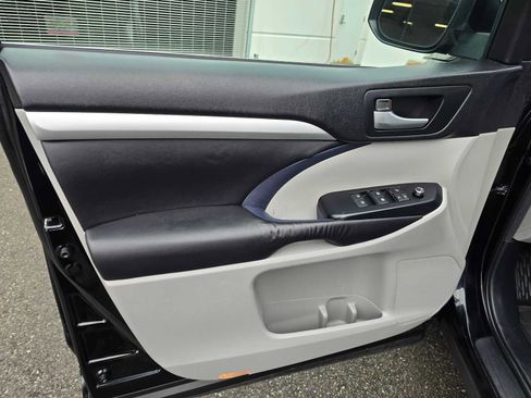 Used 2015 Toyota Highlander XLE image 21