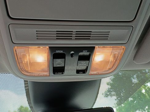 Used 2024 Honda Odyssey EX-L image 32