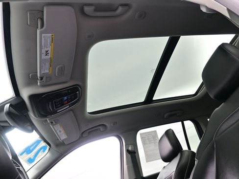 Used 2024 Jeep Grand Cherokee Limited w/ Black Appearance Package image 18