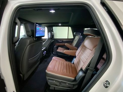 Used 2023 GMC Yukon Denali Ultimate AWD/4WD image 28