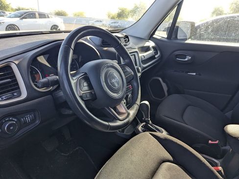 Used 2016 Jeep Renegade Latitude w/ Popular Equipment Group AWD/4WD image 9