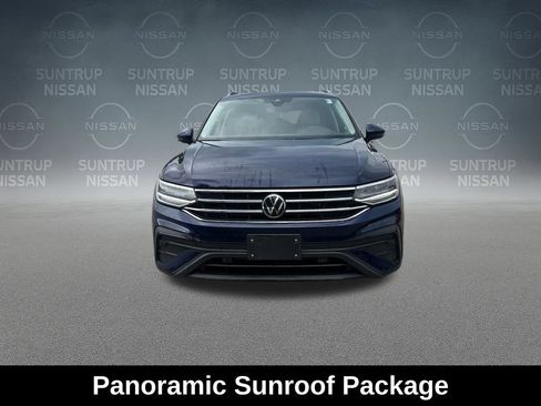 Used 2022 Volkswagen Tiguan SE w/ Panoramic Sunroof Package FWD image 10