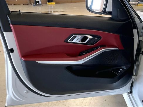 Used 2023 BMW 330i Sedan w/ Premium Package image 21