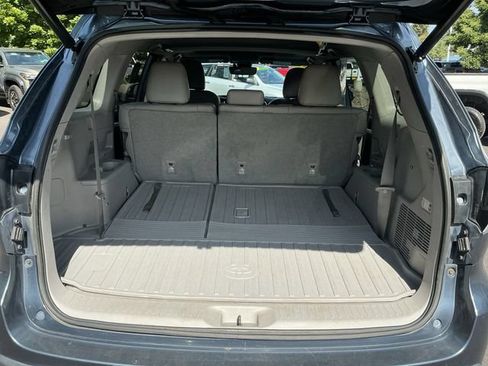 Used 2018 Toyota Highlander XLE AWD/4WD image 23