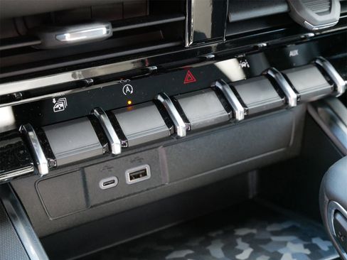 New 2026 GMC Canyon Elevation w/ Convenience Package image 11