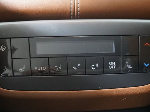 Used 2024 Nissan Pathfinder Platinum w/ Lighting Package (N93) FWD image 15