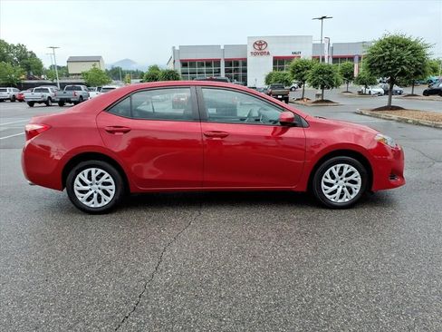 Used 2018 Toyota Corolla LE FWD image 3