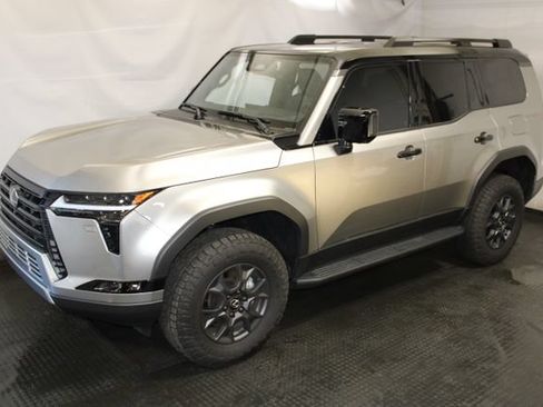 Used 2025 Lexus GX 550 AWD/4WD image 2
