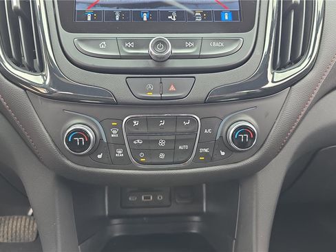 Used 2022 Chevrolet Equinox RS w/ RS Leather Package AWD/4WD image 23