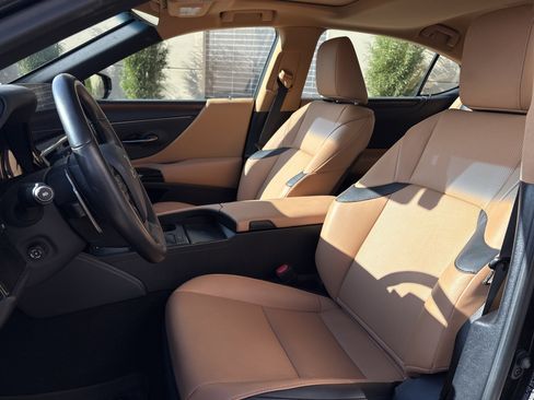 Certified 2025 Lexus ES 350 w/ Premium Package image 16