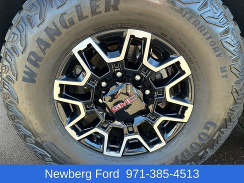 Used 2024 GMC Sierra 2500 AT4X AWD/4WD image 19