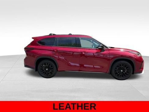 Used 2025 Toyota Highlander XSE image 9