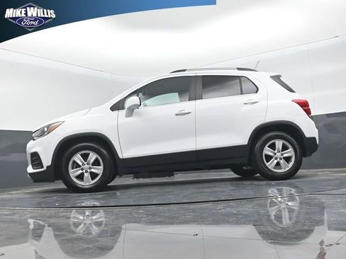 Used 2020 Chevrolet Trax LT w/ Driver Confidence Package FWD image 20