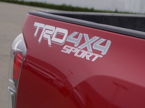 Used 2022 Toyota Tacoma TRD Sport image 7