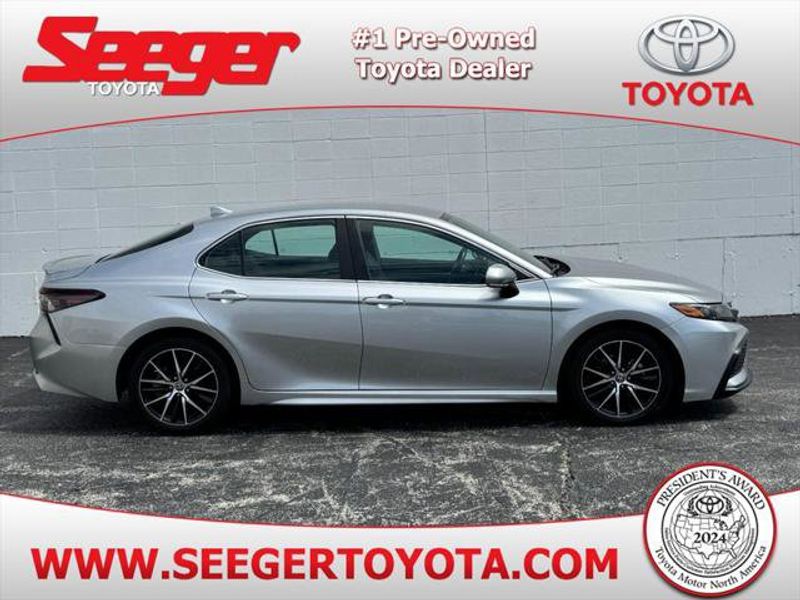 Certified 2023 Toyota Camry SE image 1