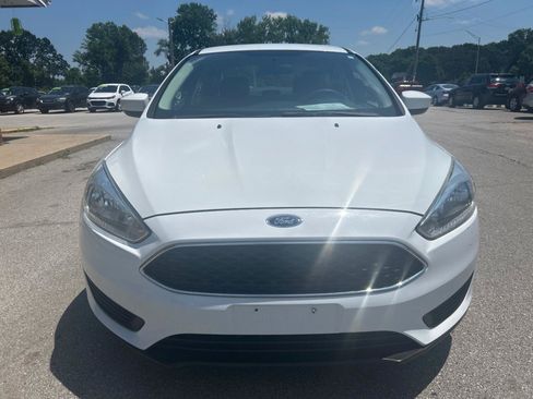 Used 2018 Ford Focus SE FWD image 2