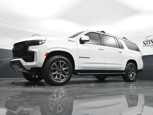 Used 2024 Chevrolet Suburban Z71 w/ Luxury Package AWD/4WD image 19