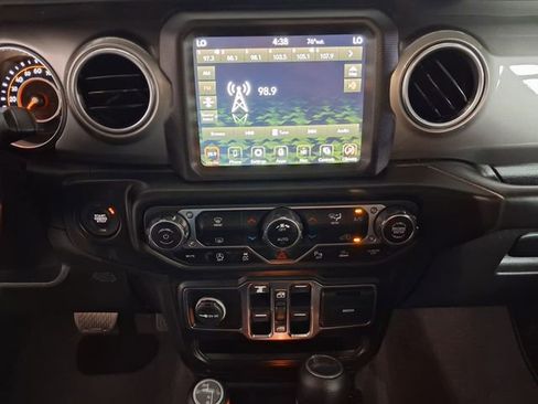 Used 2020 Jeep Gladiator Overland AWD/4WD image 20