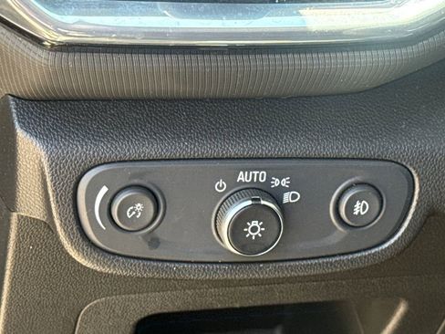 Used 2022 Chevrolet TrailBlazer LT w/ Confidence II Package FWD image 22