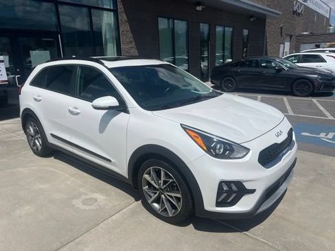 Used 2022 Kia Niro Touring Special Edition FWD image 1