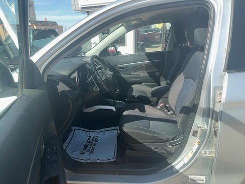 Used 2011 Mitsubishi Outlander Sport SE AWD/4WD image 11