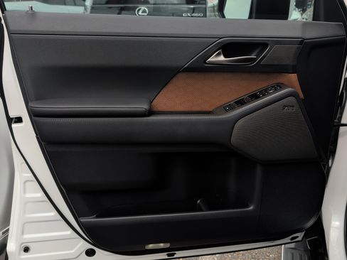 Certified 2024 Lexus GX 550 w/ Accessory Package (Z1) AWD/4WD image 8