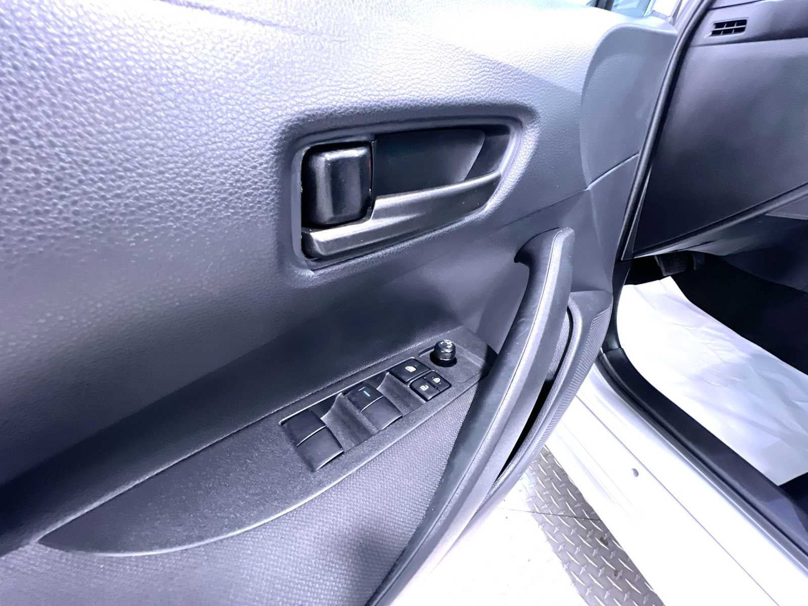 Used 2026 Toyota Corolla LE FWD image 12