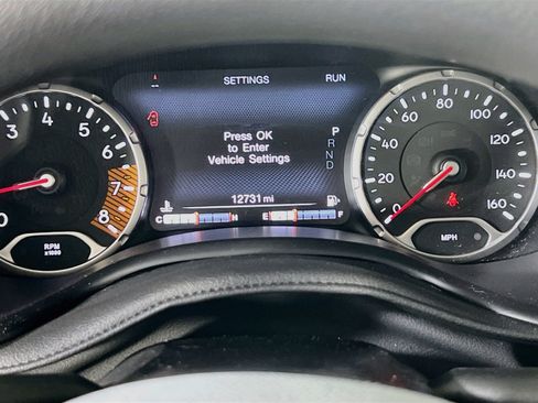 Used 2023 Jeep Renegade Latitude w/ Sun/Sound Group AWD/4WD image 12