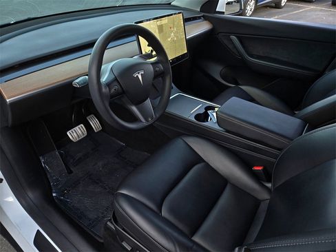 Used 2021 Tesla Model Y Performance image 9
