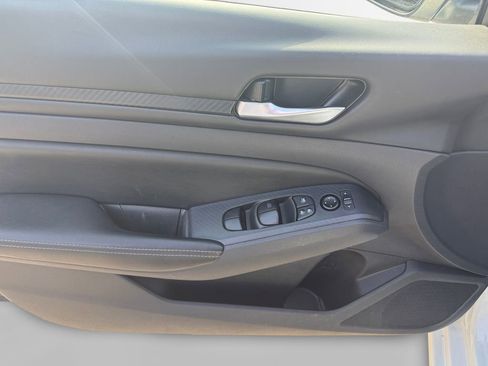 Used 2025 Nissan Altima 2.5 SV FWD image 14