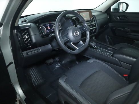 Certified 2025 Nissan Pathfinder SV FWD image 18
