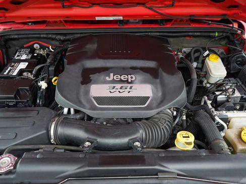 Used 2013 Jeep Wrangler Sport AWD/4WD image 24