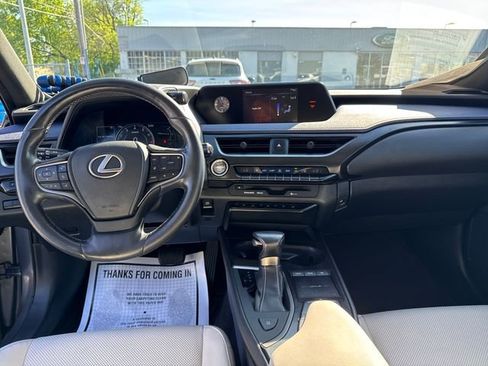 Used 2019 Lexus UX 200 w/ Premium Package FWD image 13
