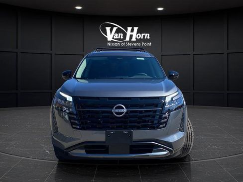 New 2026 Nissan Pathfinder SL image 2