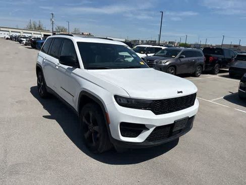 Used 2023 Jeep Grand Cherokee Altitude image 21