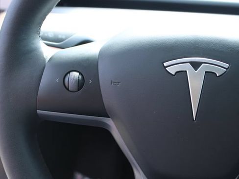 Used 2023 Tesla Model 3 Standard Range RWD image 17