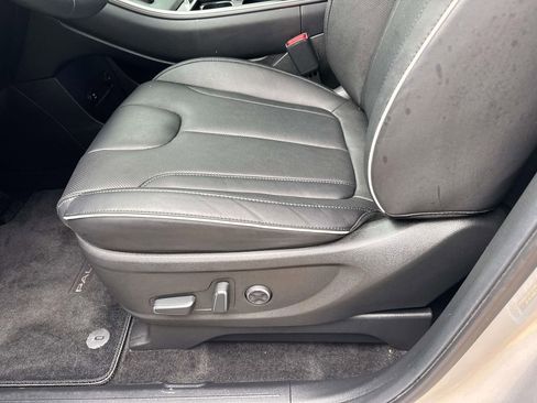 Used 2025 Hyundai Palisade SEL FWD image 16
