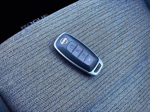 Certified 2023 Nissan Rogue SV image 29